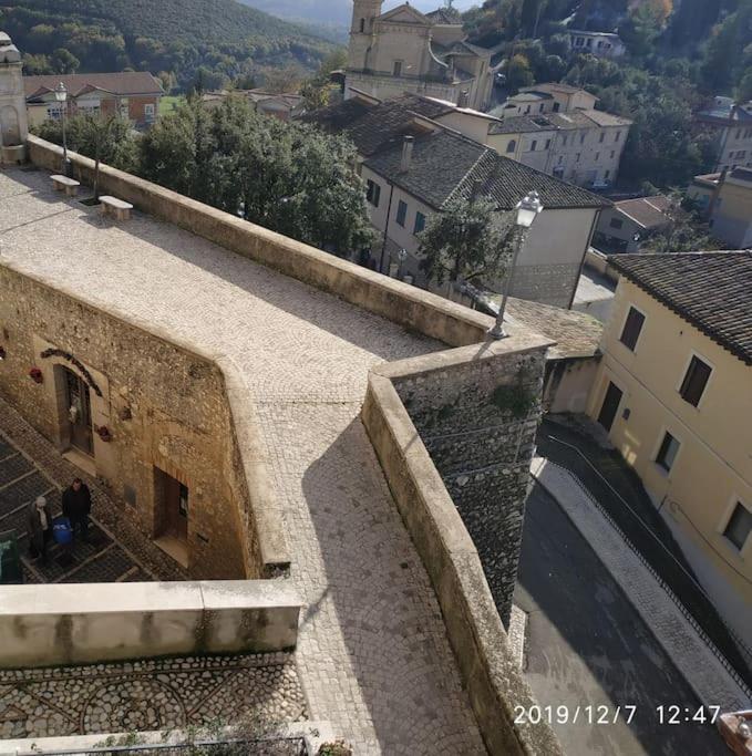 Relax Nell' Antico Borgo Casperia Exterior foto