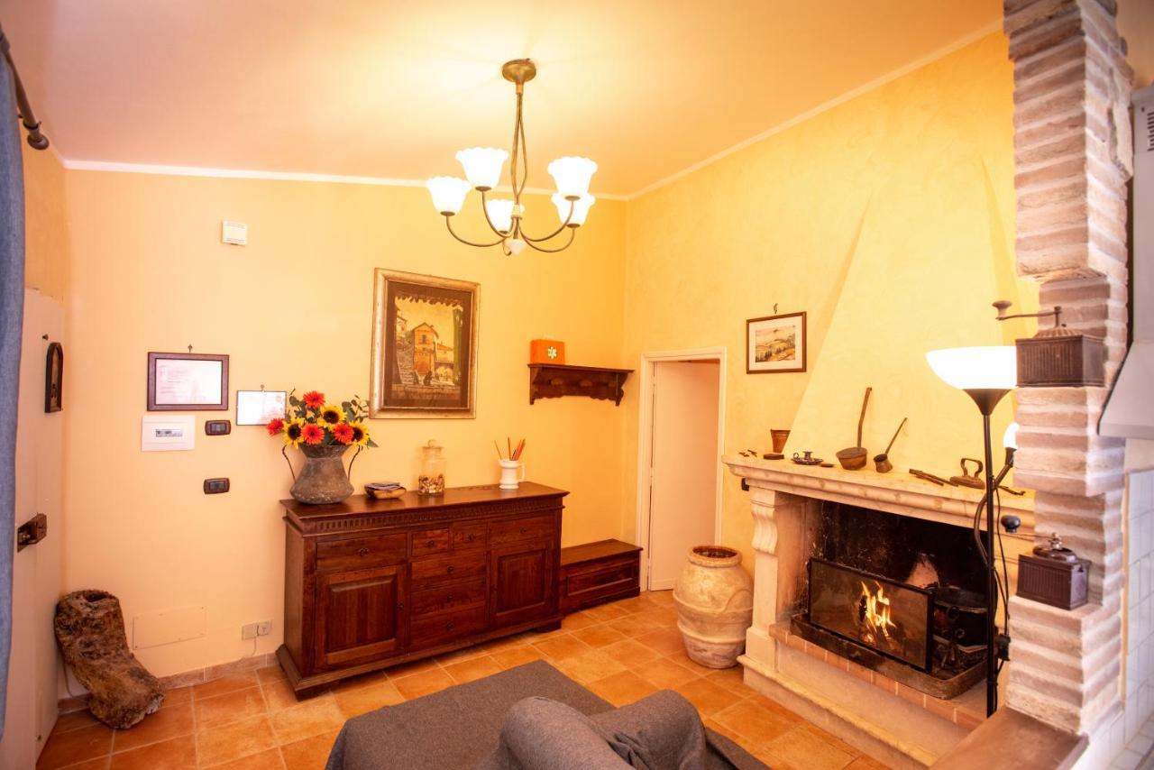Relax Nell' Antico Borgo Casperia Exterior foto
