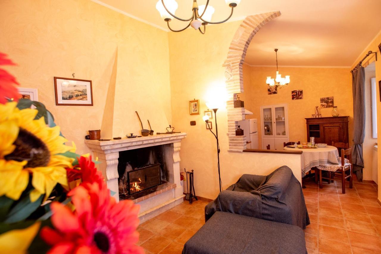 Relax Nell' Antico Borgo Casperia Exterior foto