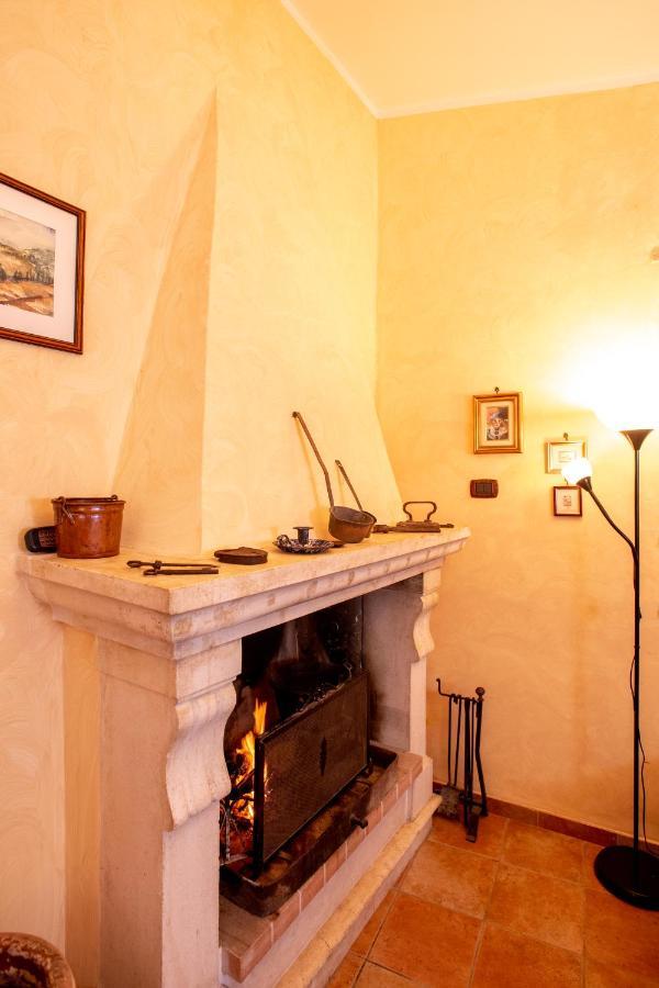 Relax Nell' Antico Borgo Casperia Exterior foto