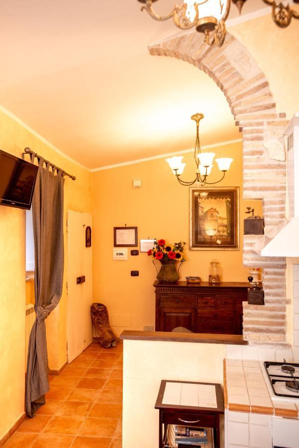 Relax Nell' Antico Borgo Casperia Exterior foto