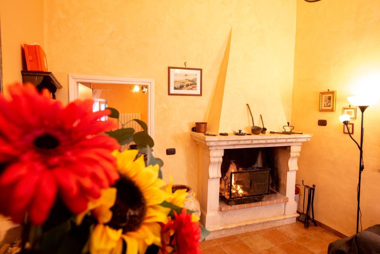 Relax Nell' Antico Borgo Casperia Exterior foto
