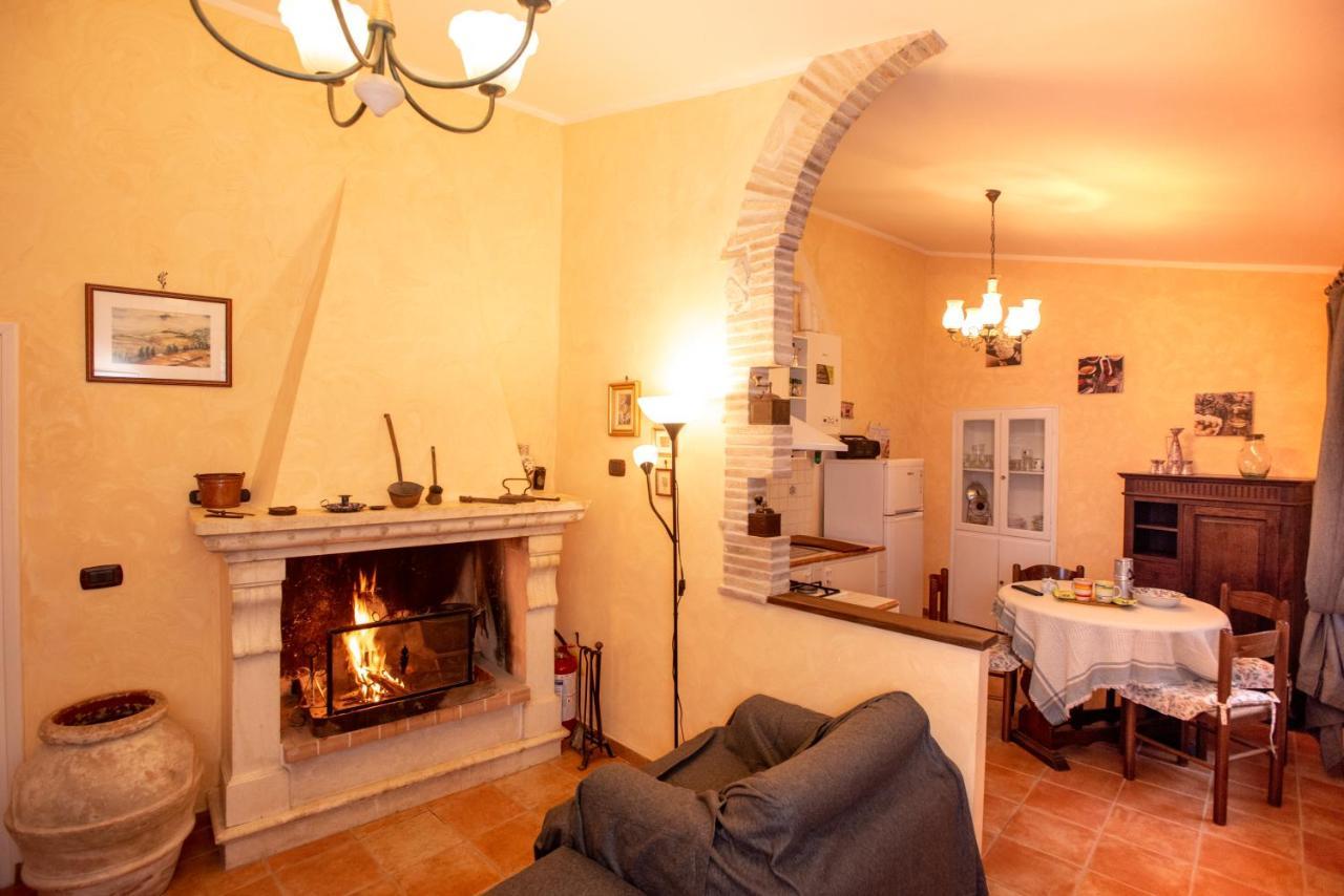 Relax Nell' Antico Borgo Casperia Exterior foto